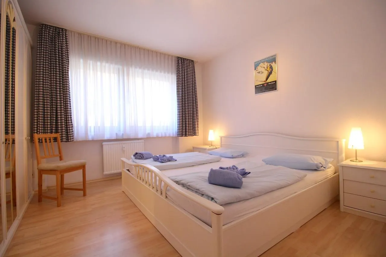 Appartement Lindenschloesschen & Schlossgarten Garmisch-Partenkirchen